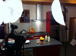 la cuisine transformé en studio vidéo pour la vidéo du gratin dauphinois